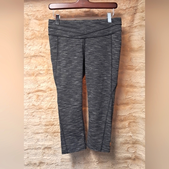 Lucy Capri Hatha Leggings Size M ❤️ - Picture 1 of 3